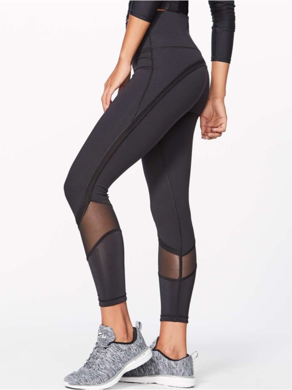 Lululemon Fresh In Mesh Tight 25" in Black